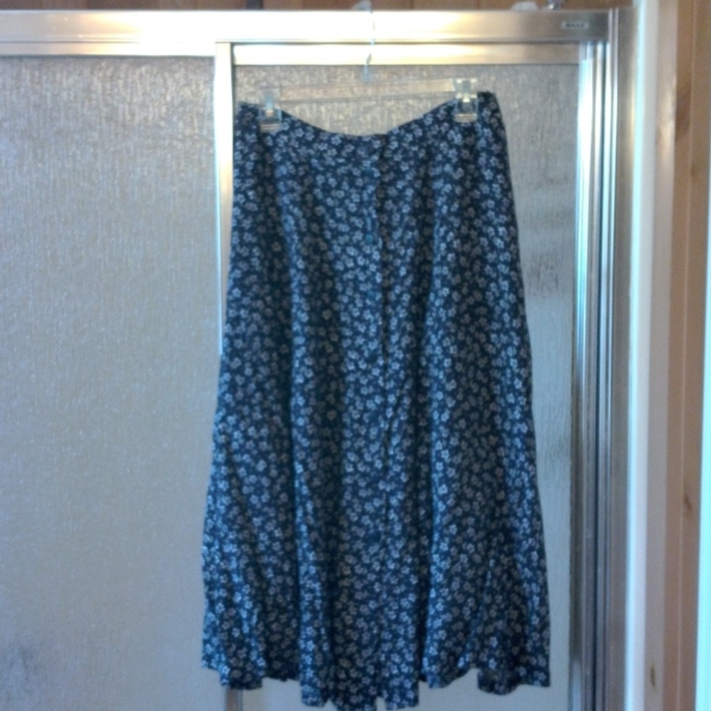 Kathie Lee 32 inch waist dark blue with white flowers